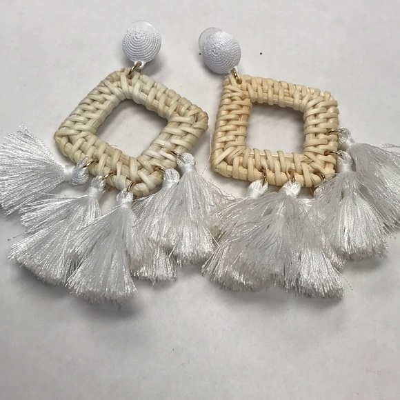 WHITE WICKER TASSEL EARRINGS - Picture 1 of 7